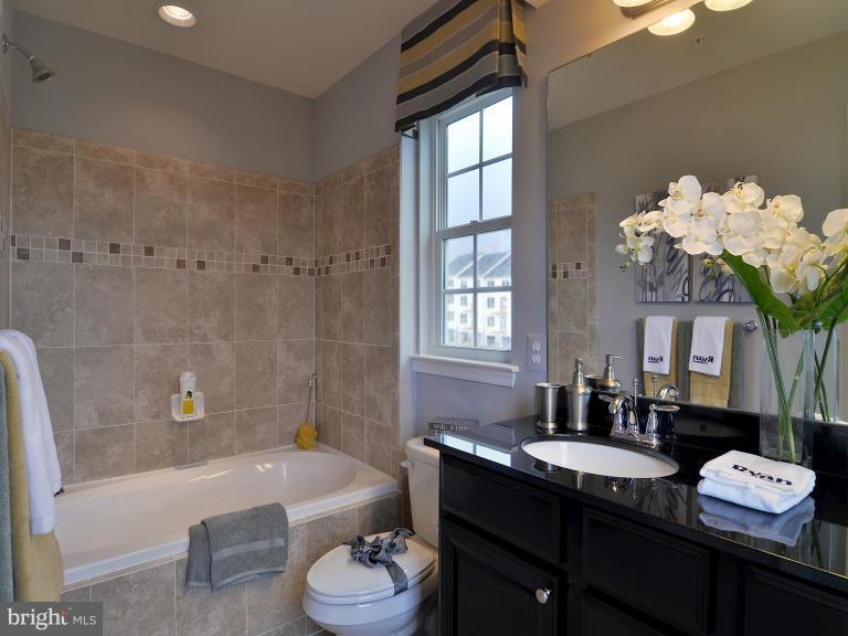 CREEKSIDE VILLAGE - Residential