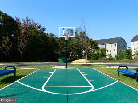 CREEKSIDE VILLAGE - Residential