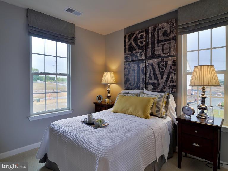 CREEKSIDE VILLAGE - Residential