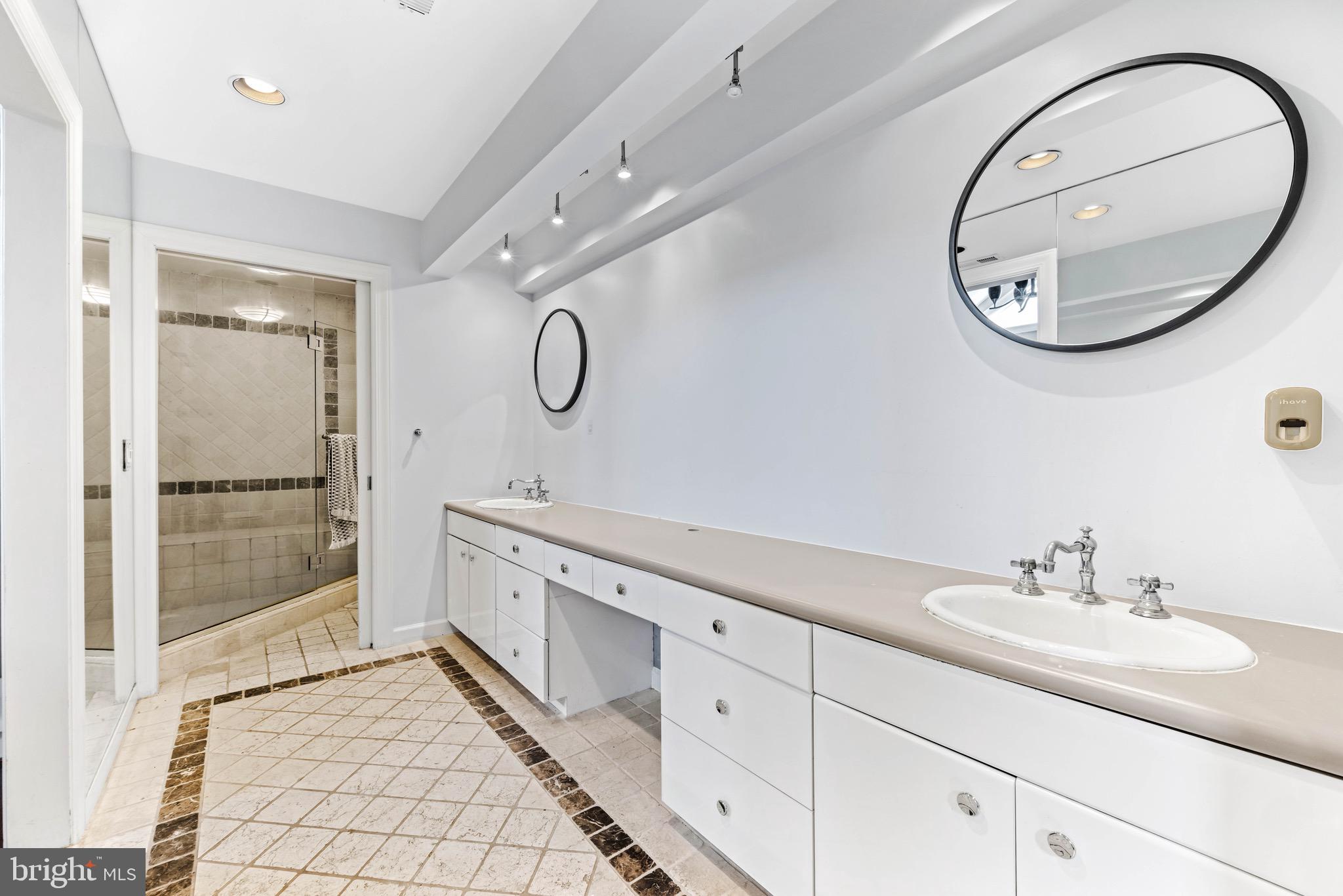 HUNTINGTON - Residential Lease