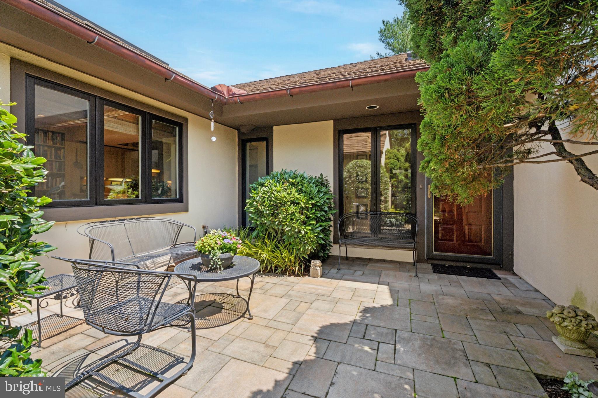 7 EQUESTRIAN LANE