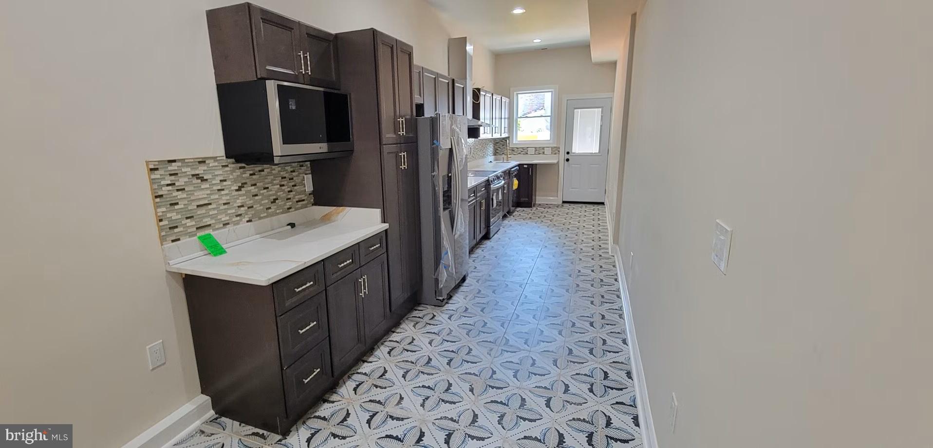 LITTLE ITALY - Residential Lease