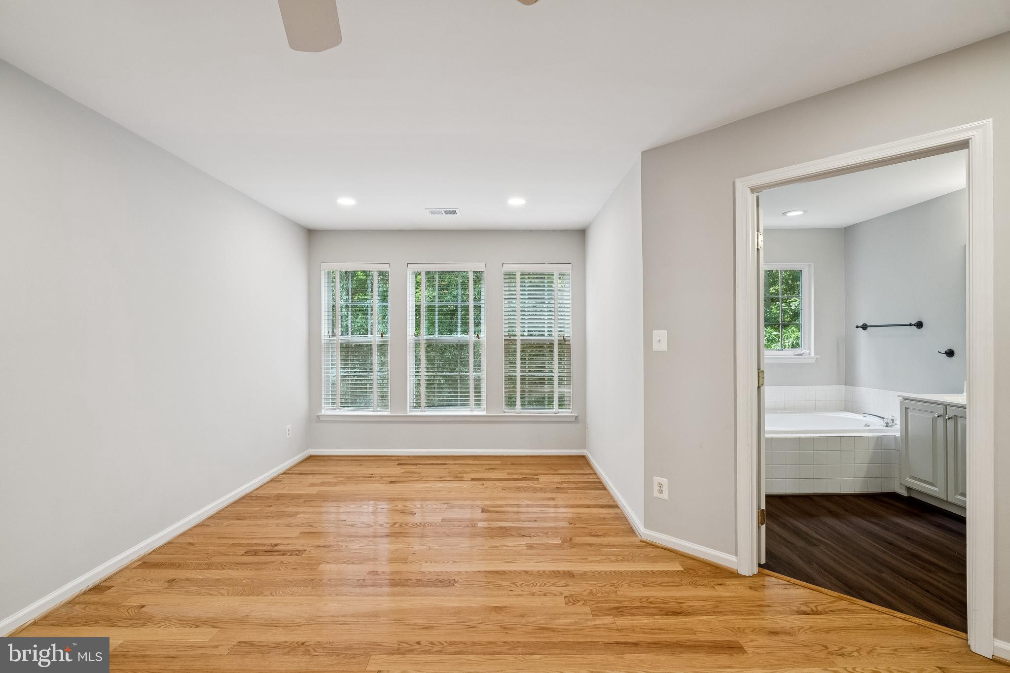 MCNAIR FARMS LANDBAY - Residential