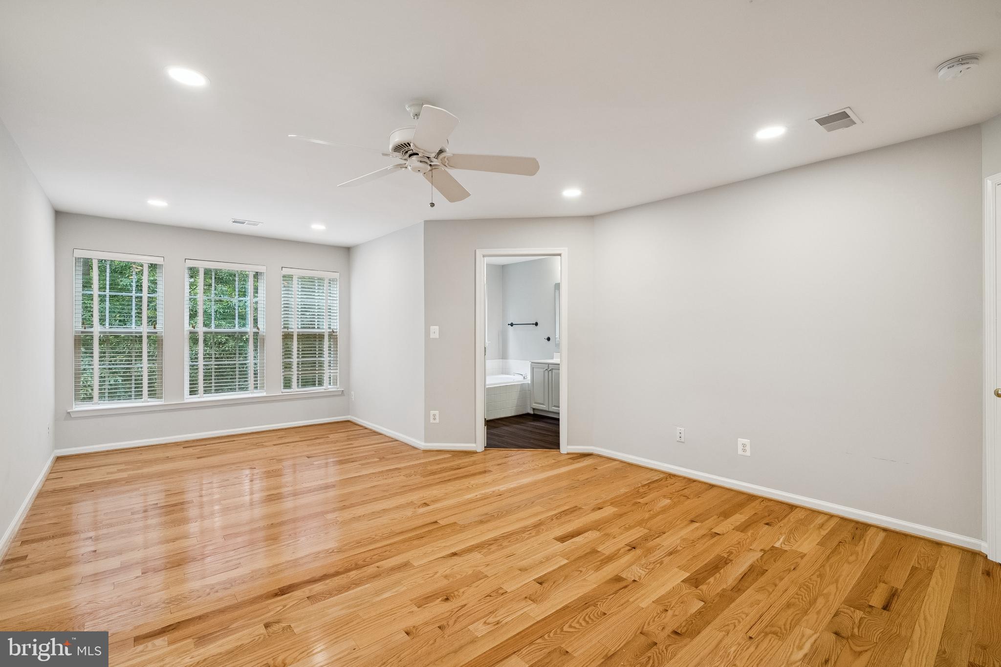 MCNAIR FARMS LANDBAY - Residential