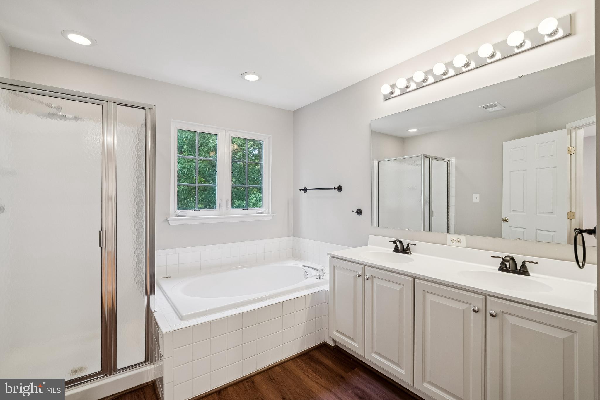 MCNAIR FARMS LANDBAY - Residential