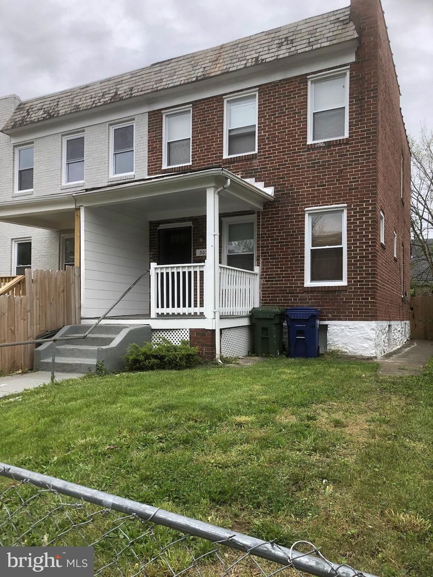 **Summer Rental Special!** 
50% OFF THE FIRST MONTH'S RENT

This cozy one-bedroom, one-bath unit is located on the upper level and features an eat-in kitchen. It has been recently painted and updated, offering a clean and well-maintained environment with a fenced front and backyard.

Conveniently situated in a family-oriented neighborhood.

Schedule a showing today! Our application process takes just 24 hours.