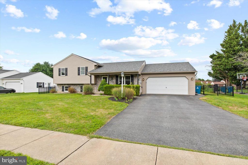 Photo of 27 Silverleaf Drive, Mount Joy, PA 17552 (MLS # PALA2055200)