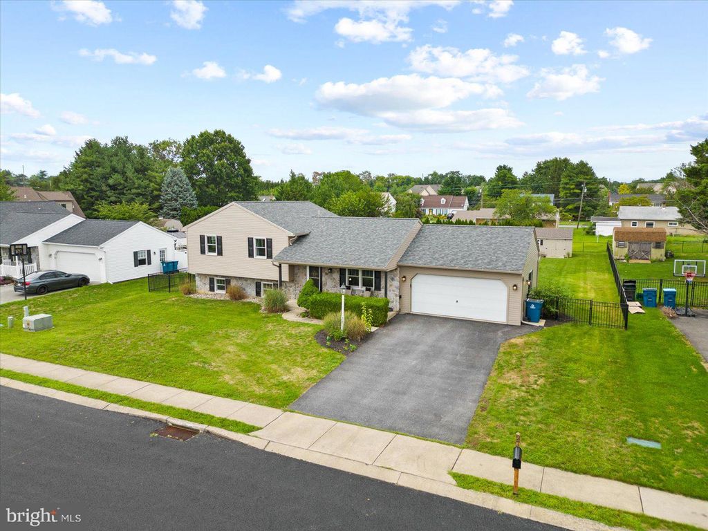 Photo of 27 Silverleaf Drive, Mount Joy, PA 17552 (MLS # PALA2055200)
