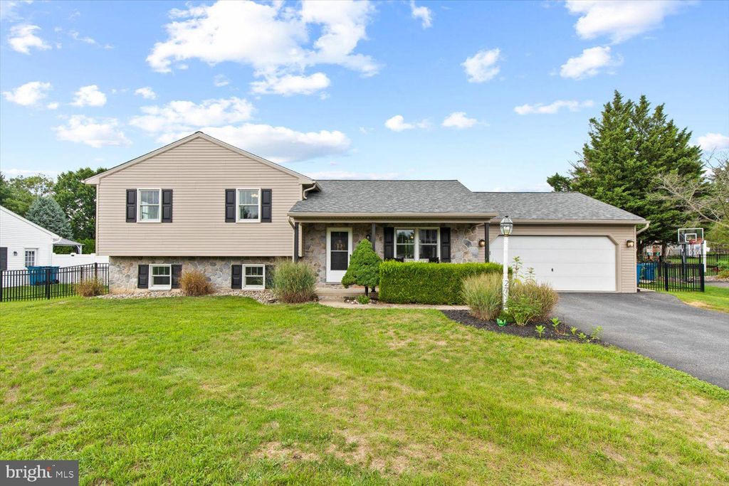 Photo of 27 Silverleaf Drive, Mount Joy, PA 17552 (MLS # PALA2055200)