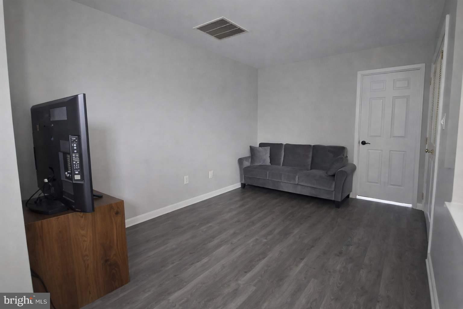 SOUTH RIDING - Residential Lease