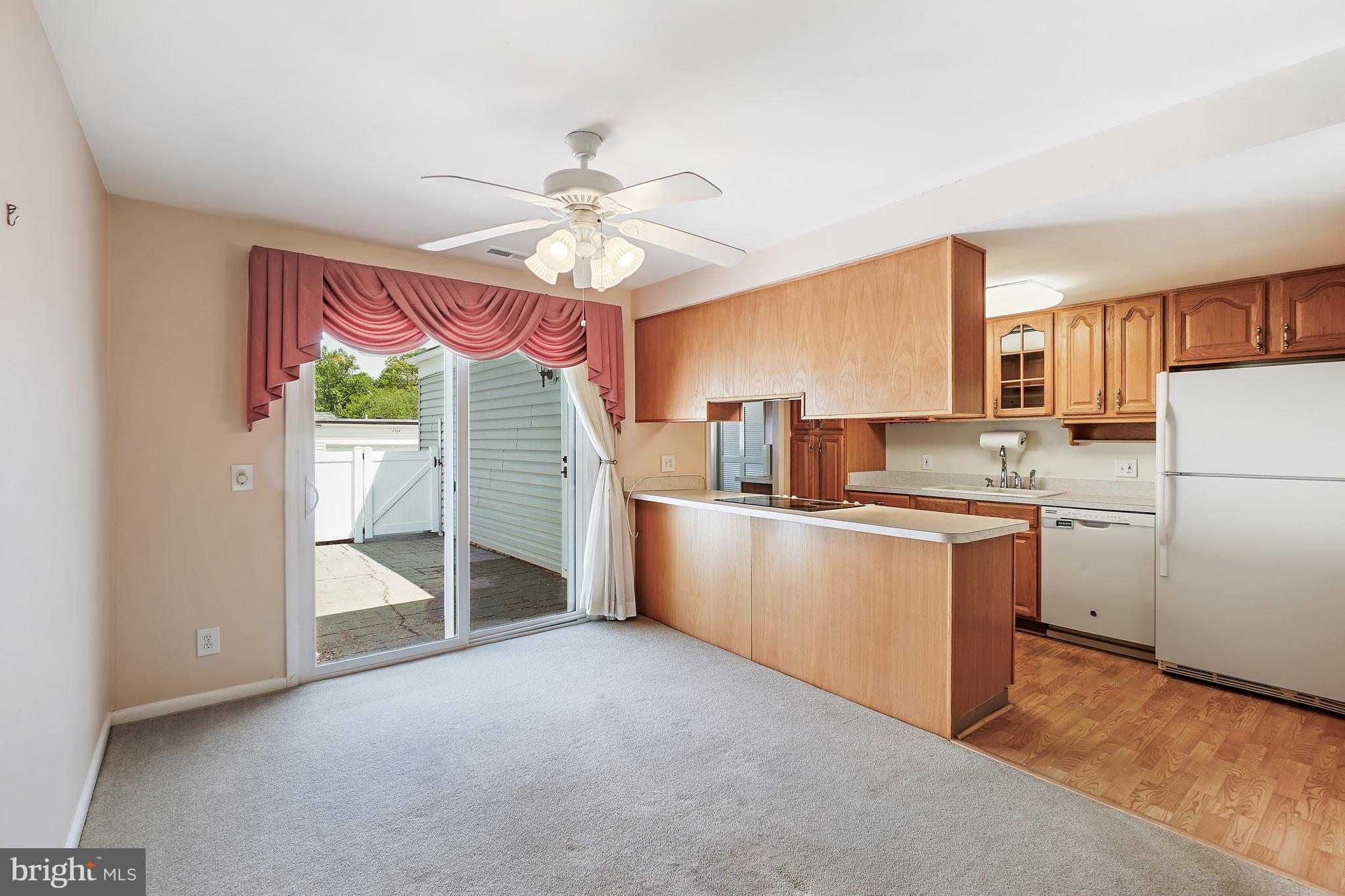 LEISURE WORLD - Residential