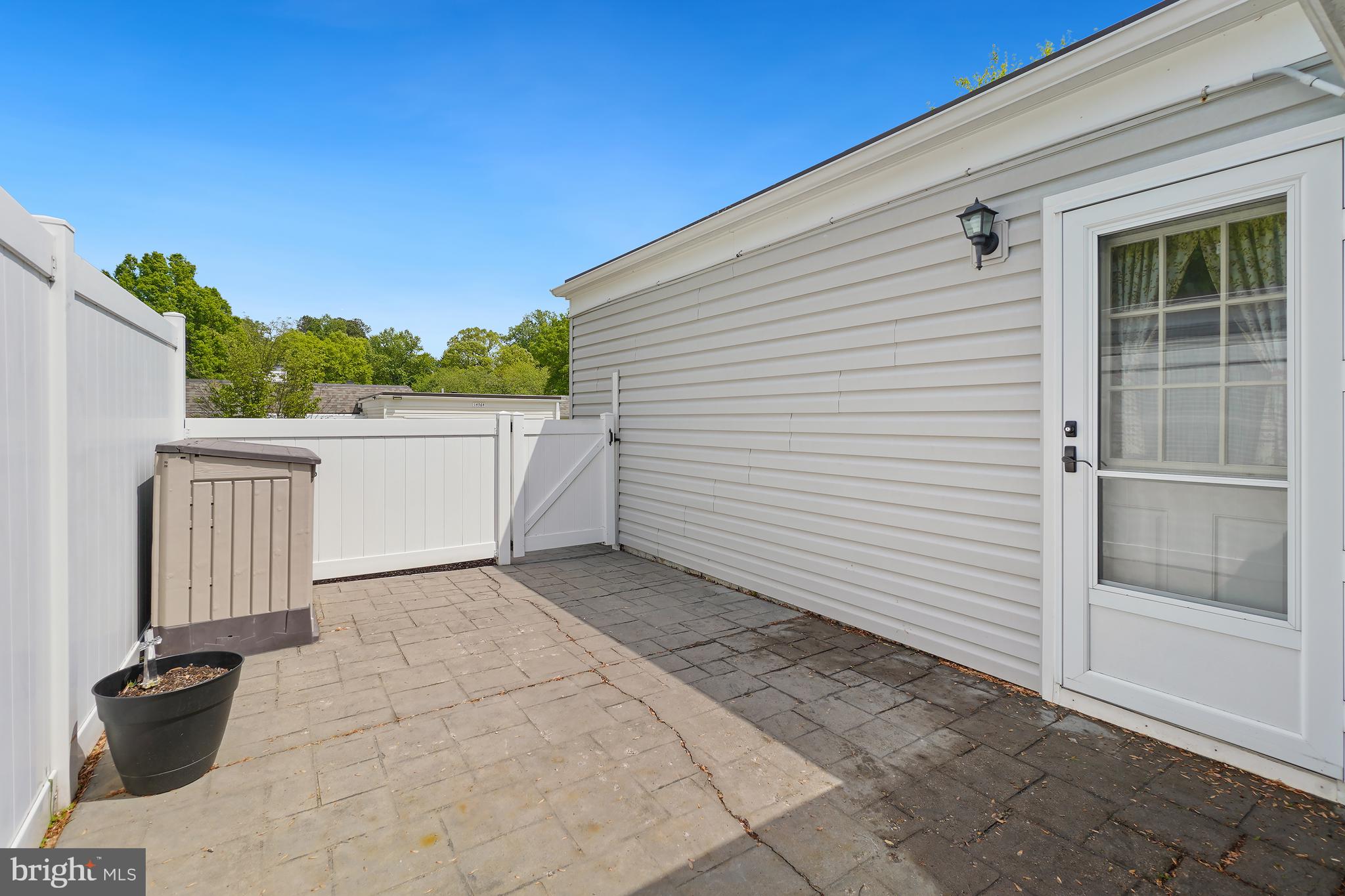 LEISURE WORLD - Residential