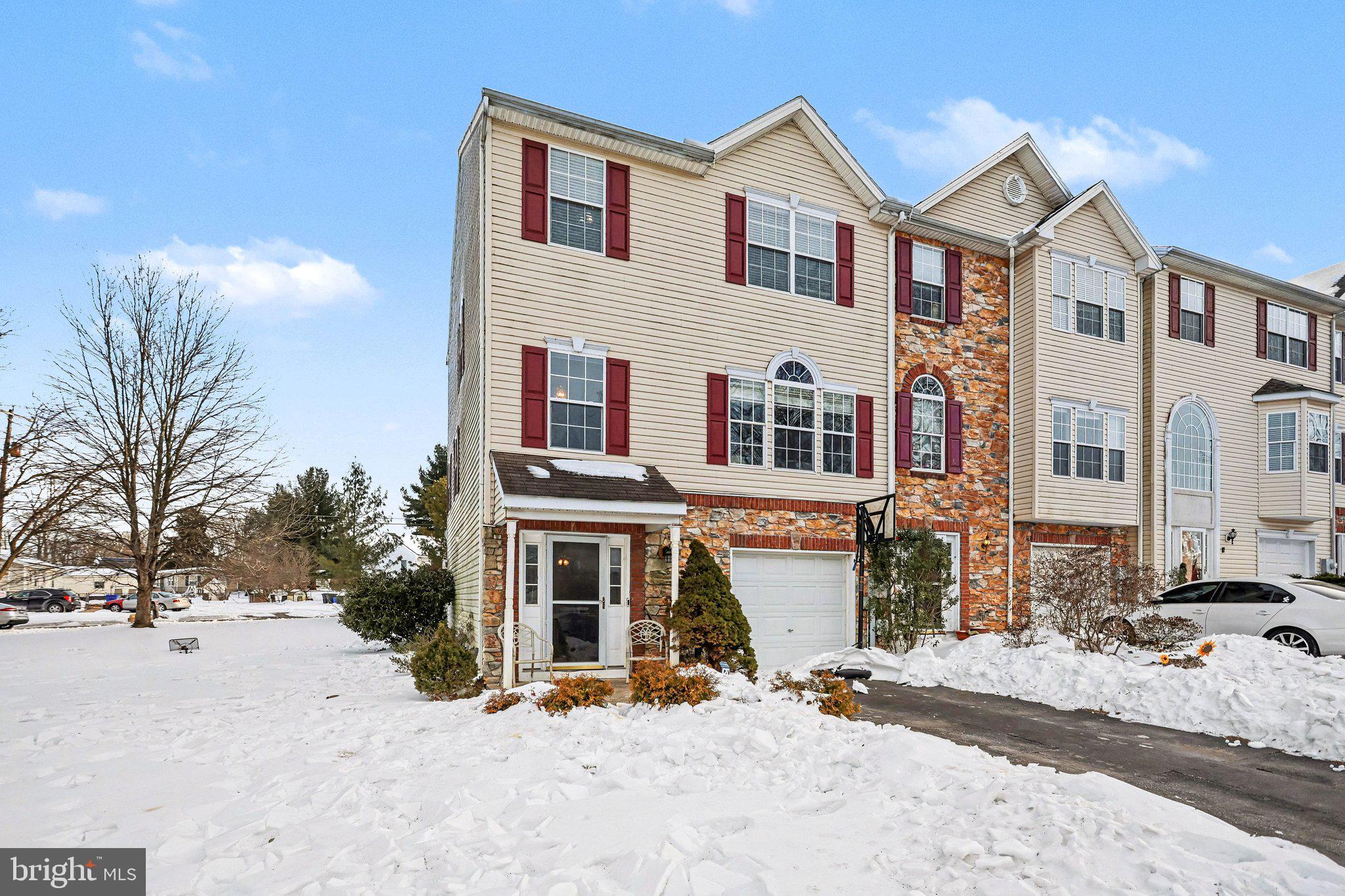 16881 ROOSEVELT LANE