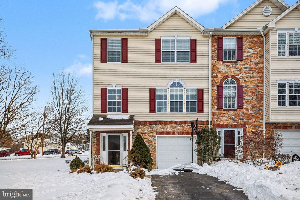 Photo of 16881 Roosevelt Lane, SHREWSBURY, PA 17361 (MLS # PAYK2096128)