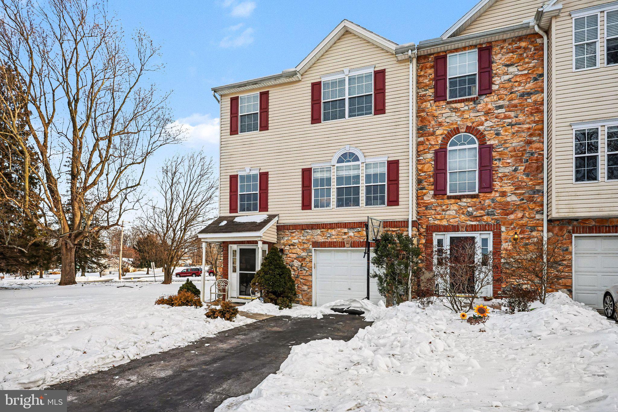 16881 ROOSEVELT LANE