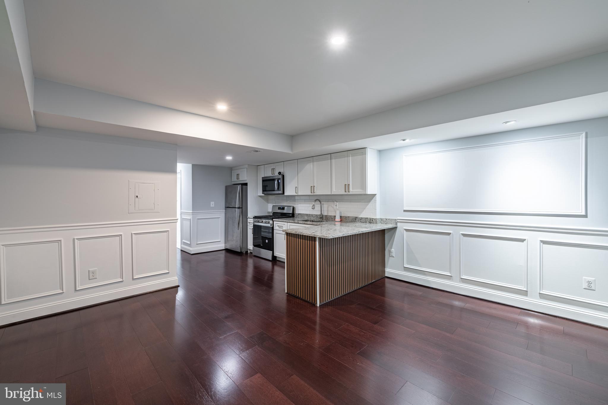 2656 BOWEN ROAD SE 101