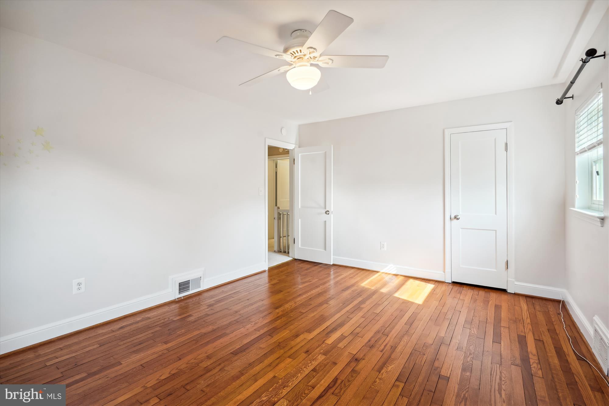 OVER LEE KNOLLS - Residential