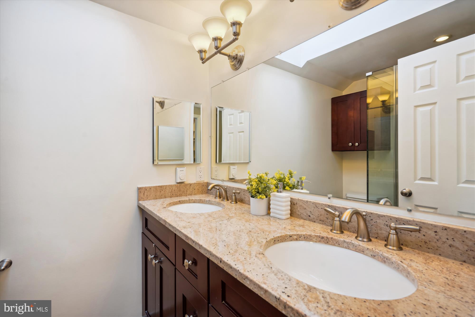 OVER LEE KNOLLS - Residential