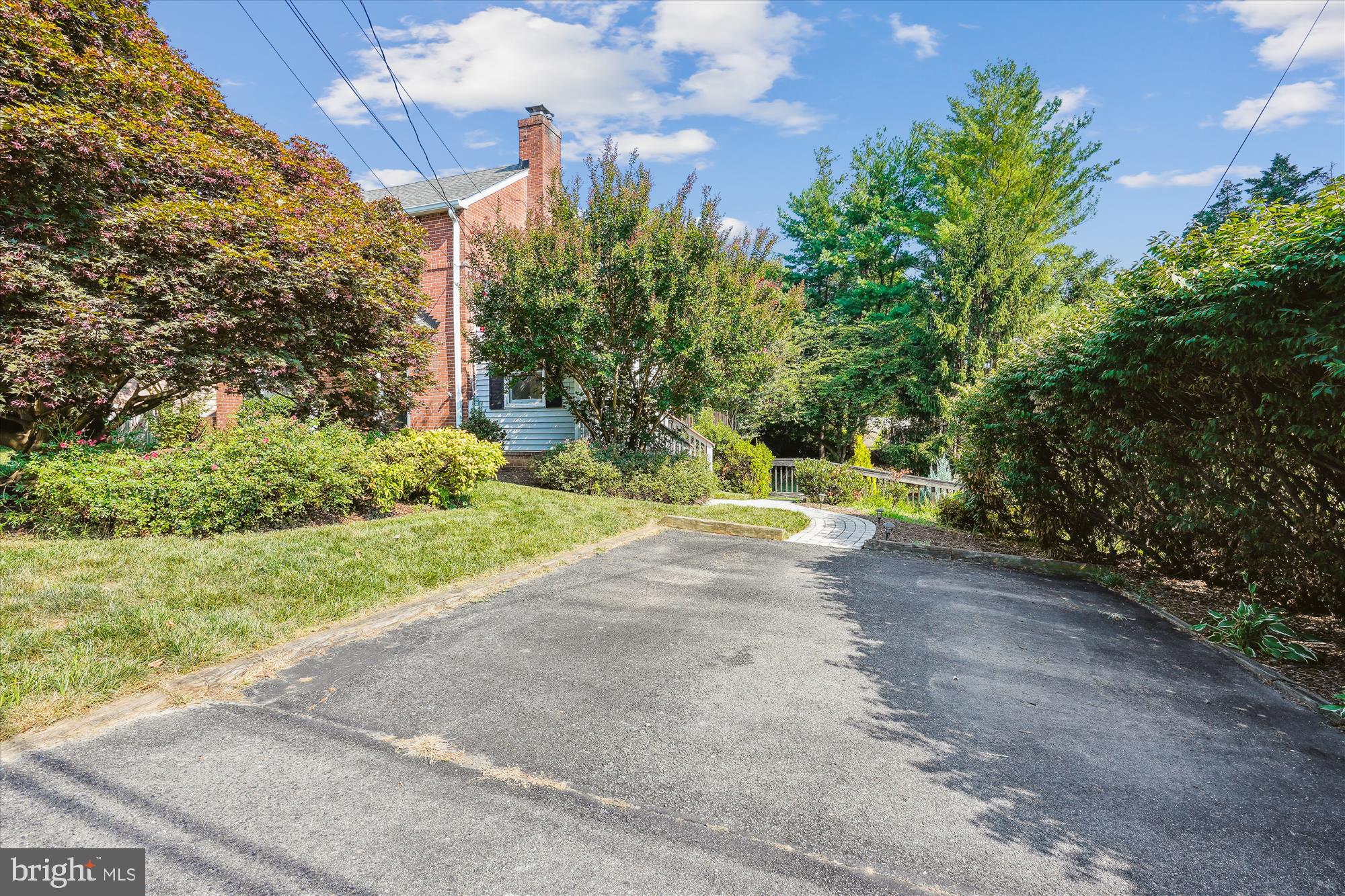 OVER LEE KNOLLS - Residential