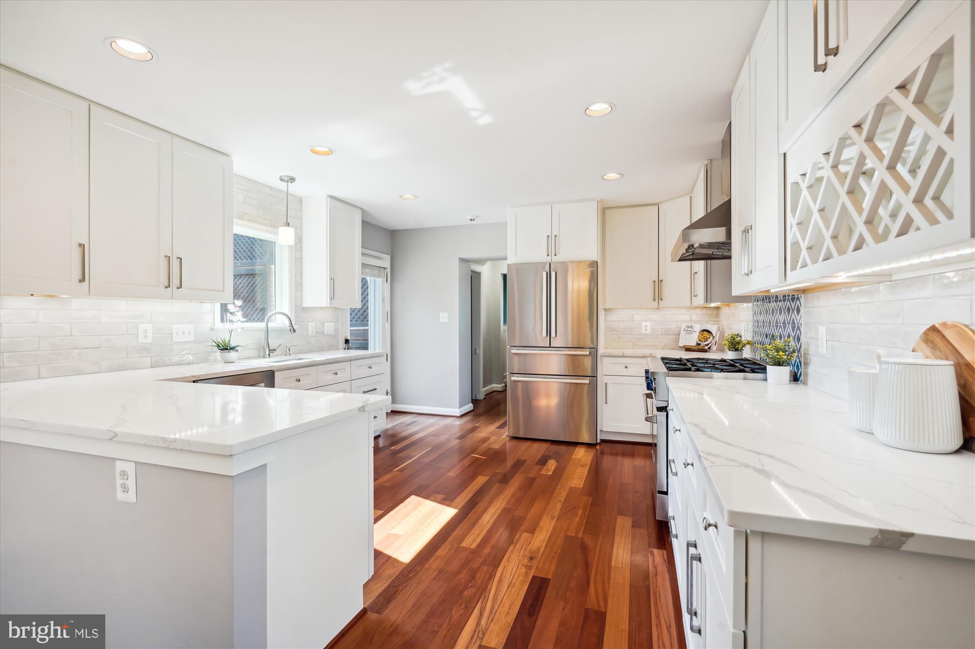 OVER LEE KNOLLS - Residential