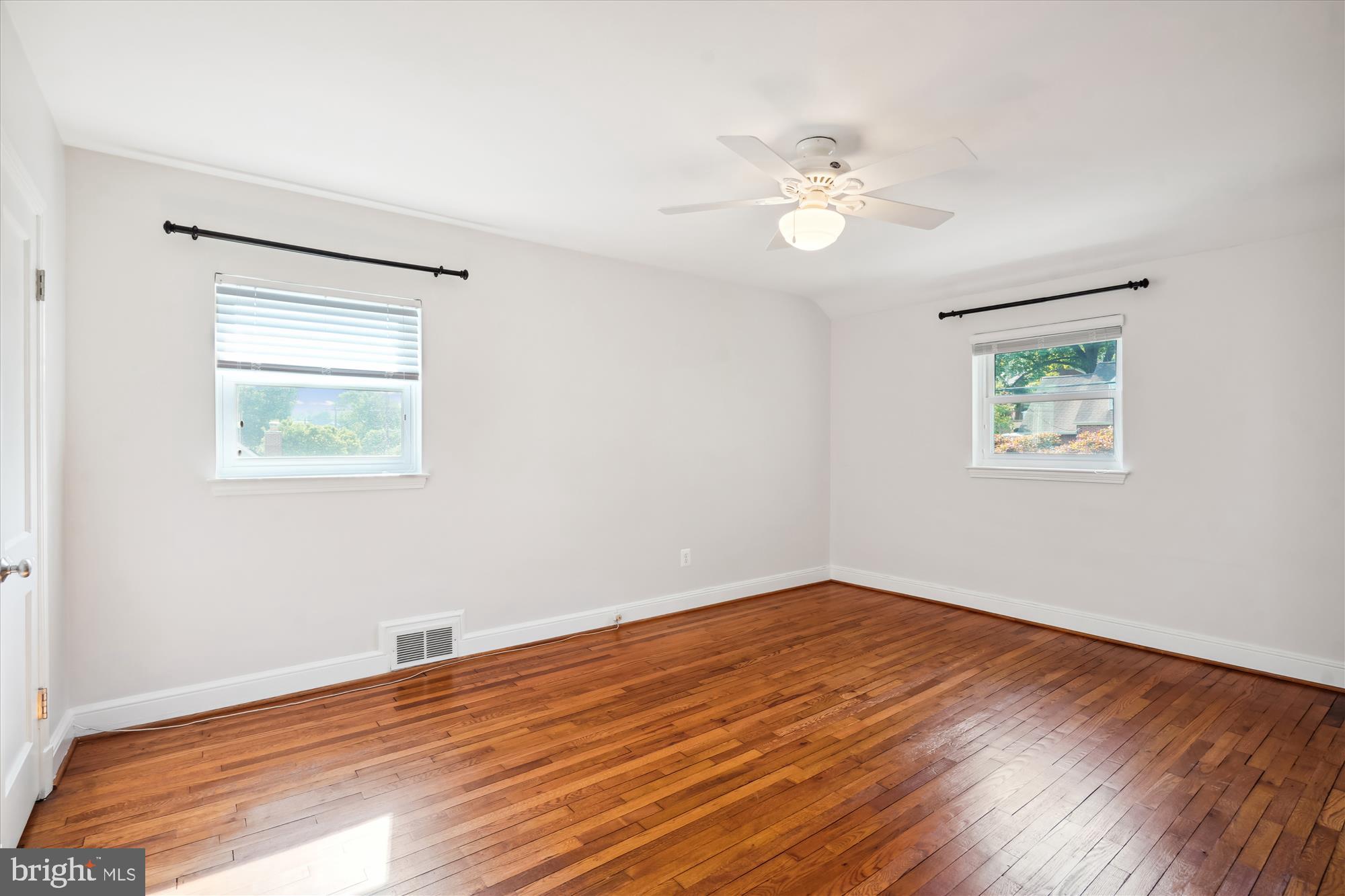 OVER LEE KNOLLS - Residential