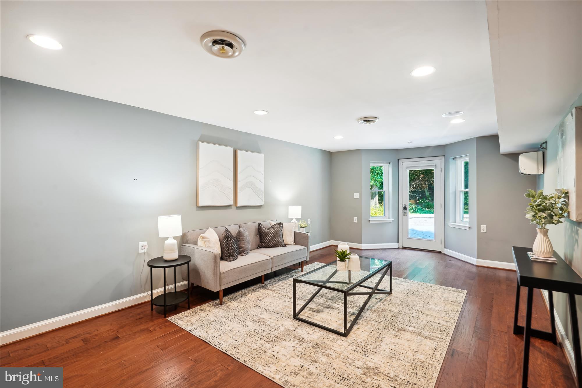 OVER LEE KNOLLS - Residential