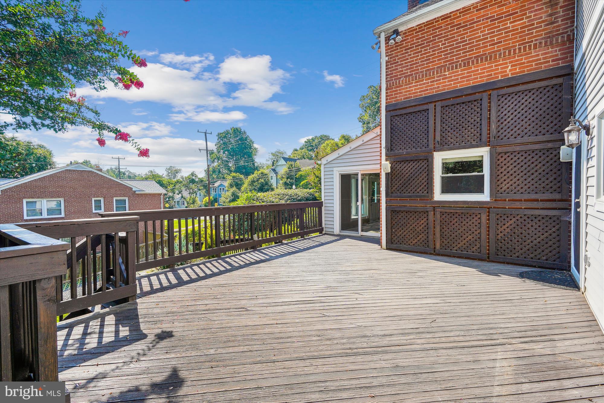 OVER LEE KNOLLS - Residential