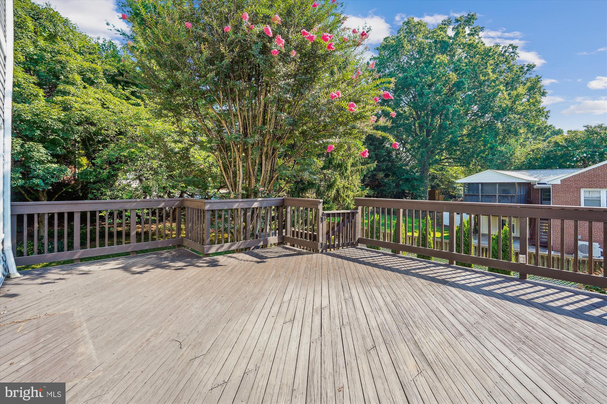 OVER LEE KNOLLS - Residential