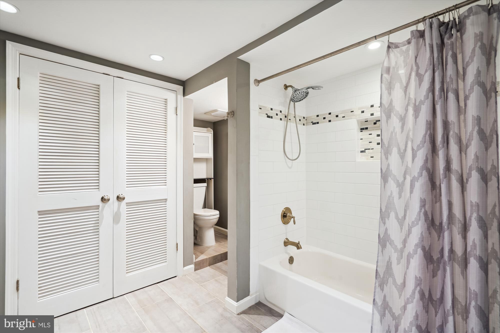 OVER LEE KNOLLS - Residential