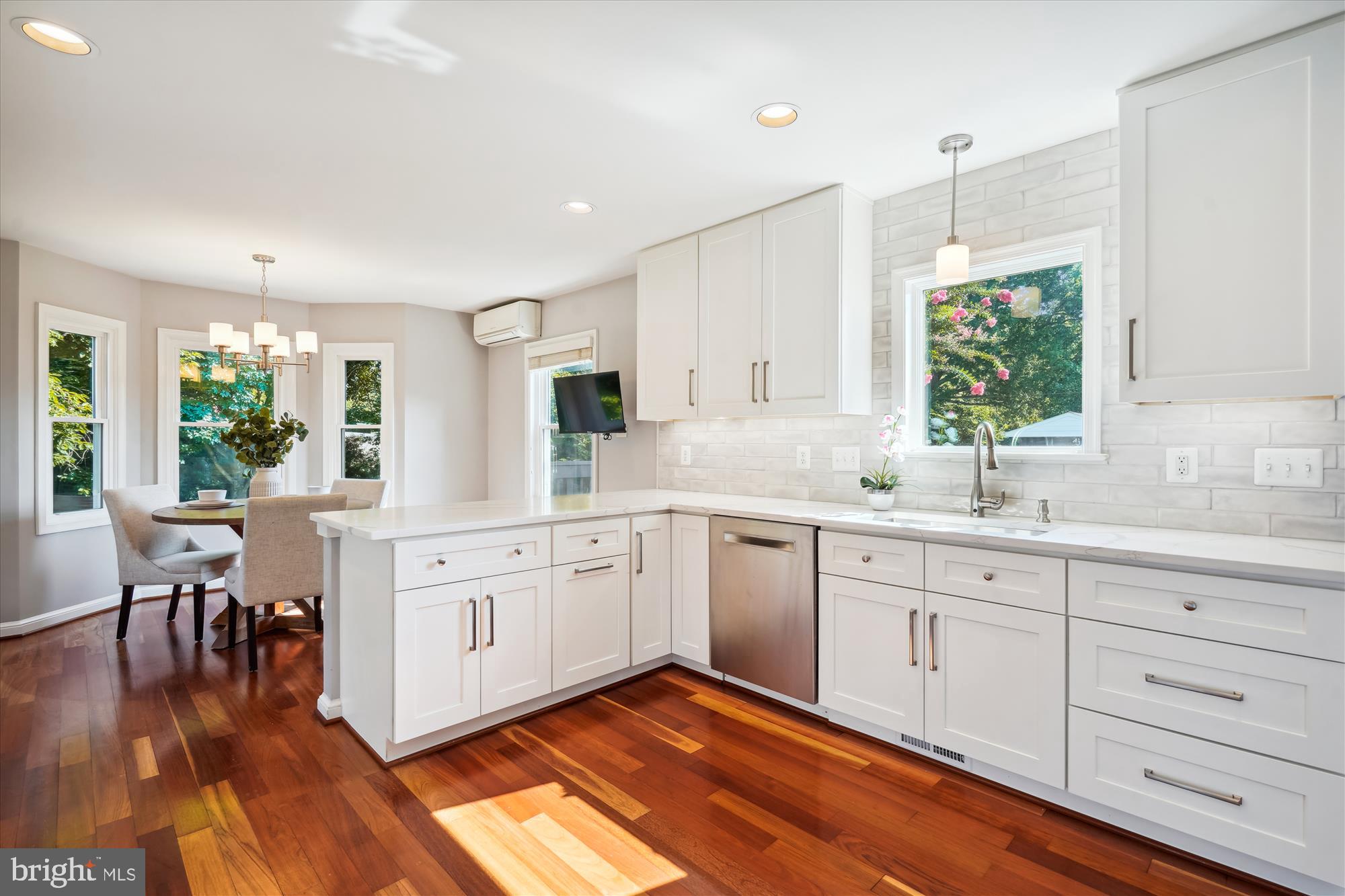 OVER LEE KNOLLS - Residential