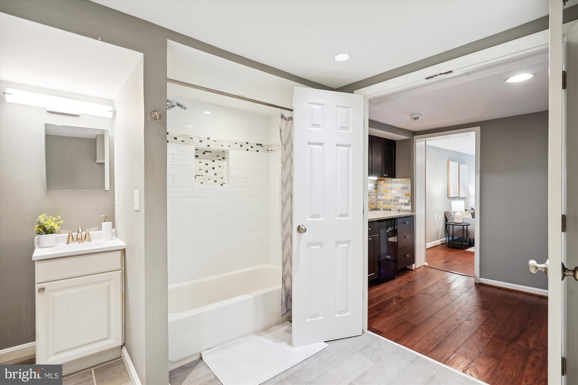 OVER LEE KNOLLS - Residential