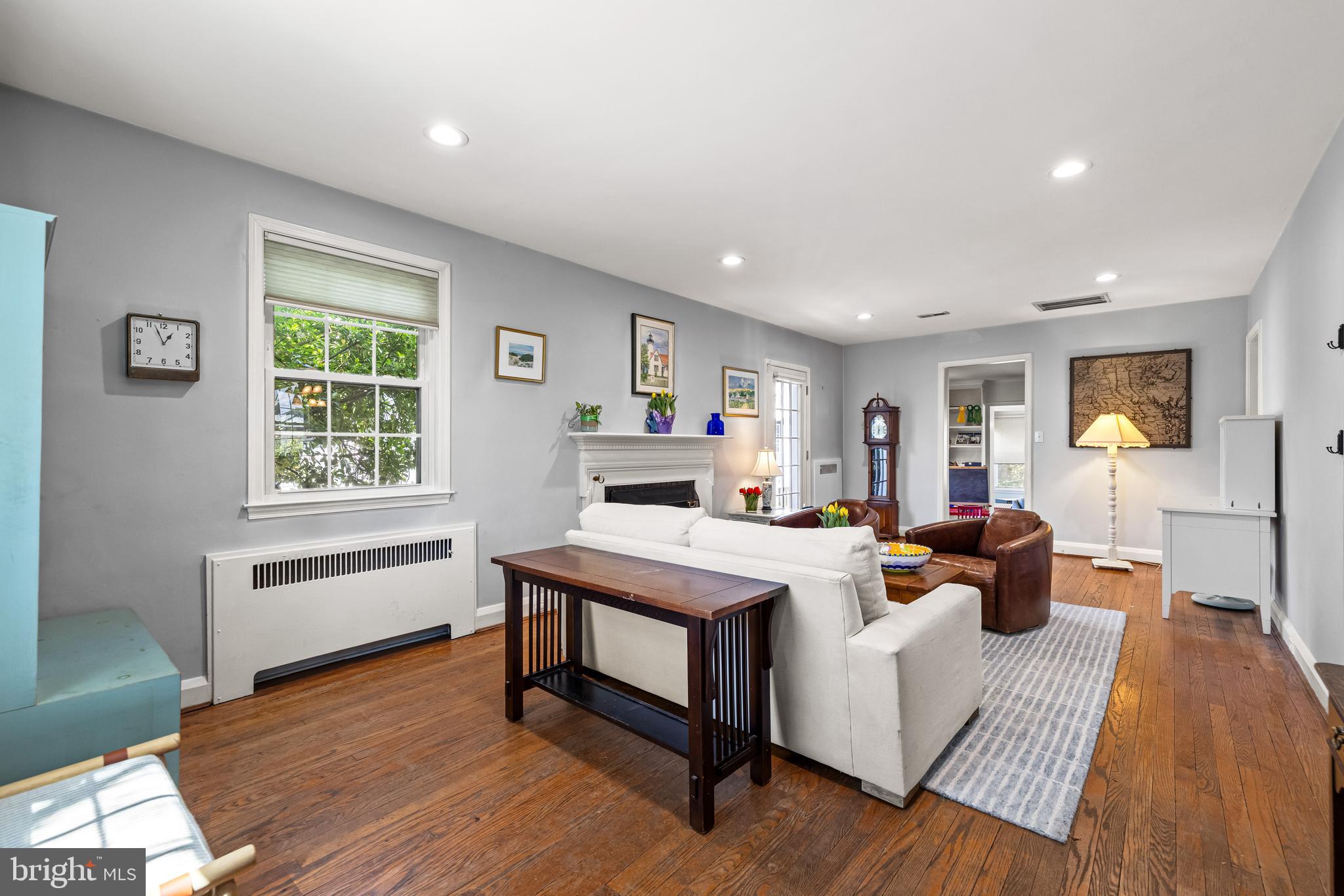 702 W MELROSE AVENUE