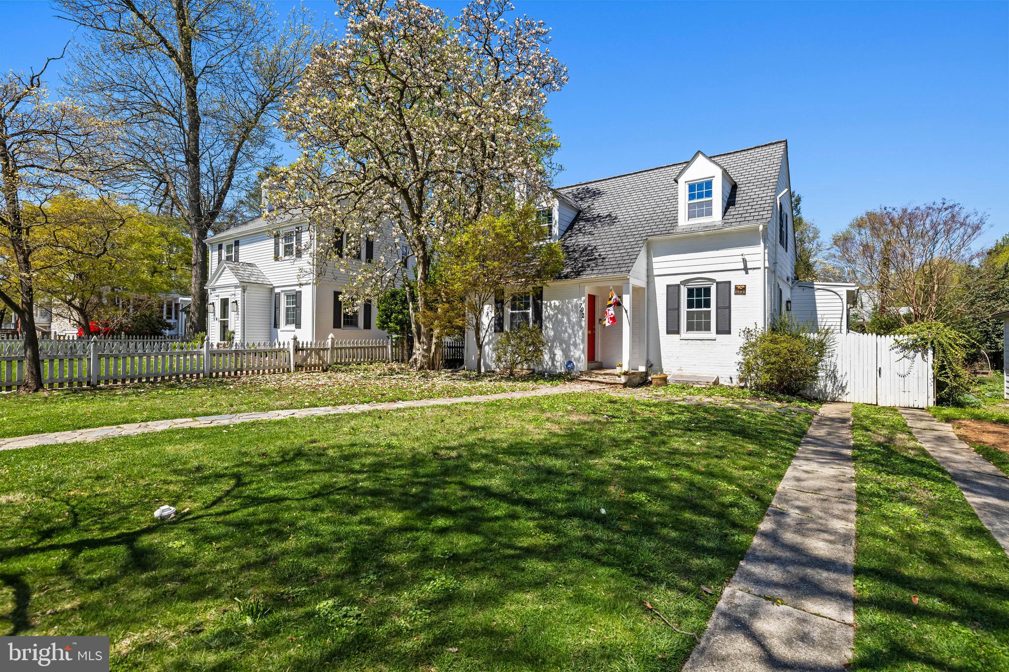 702 W MELROSE AVENUE