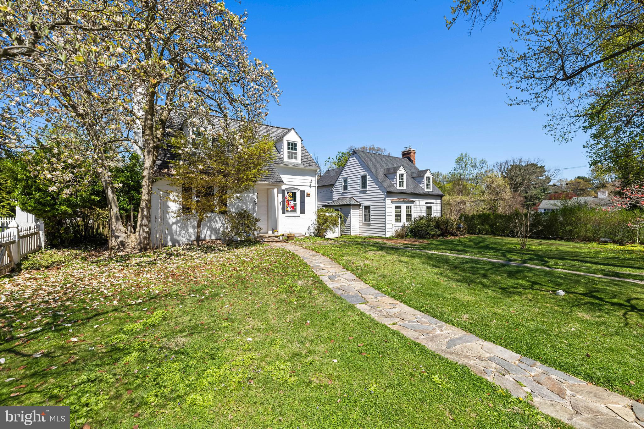 702 W MELROSE AVENUE