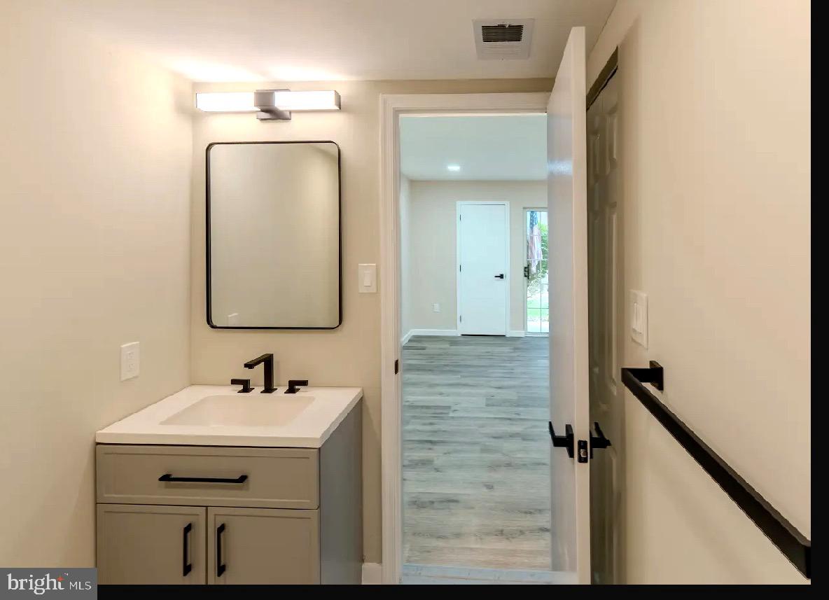 VALLEY STREAM - Residential