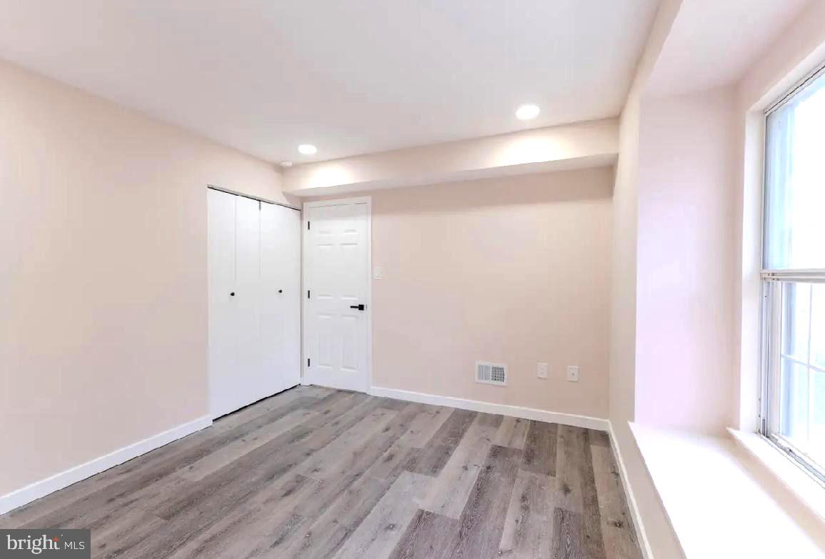 VALLEY STREAM - Residential