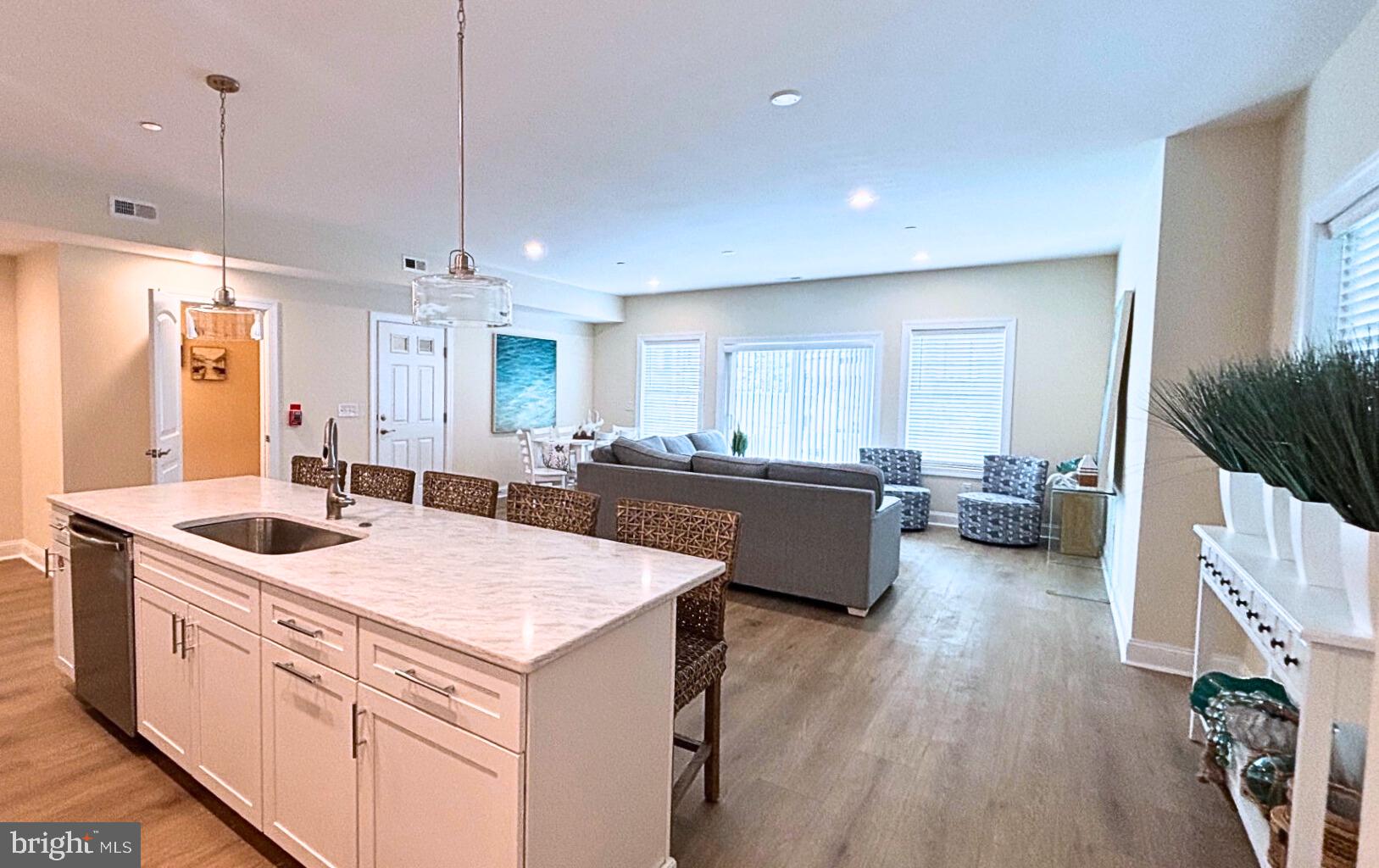 150 E LINCOLN AVE 102