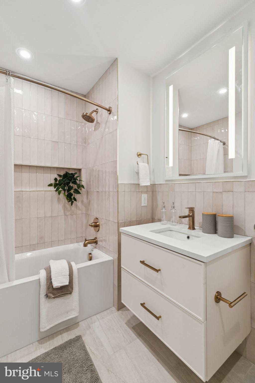 20 W ALLENS LANE 30 310
