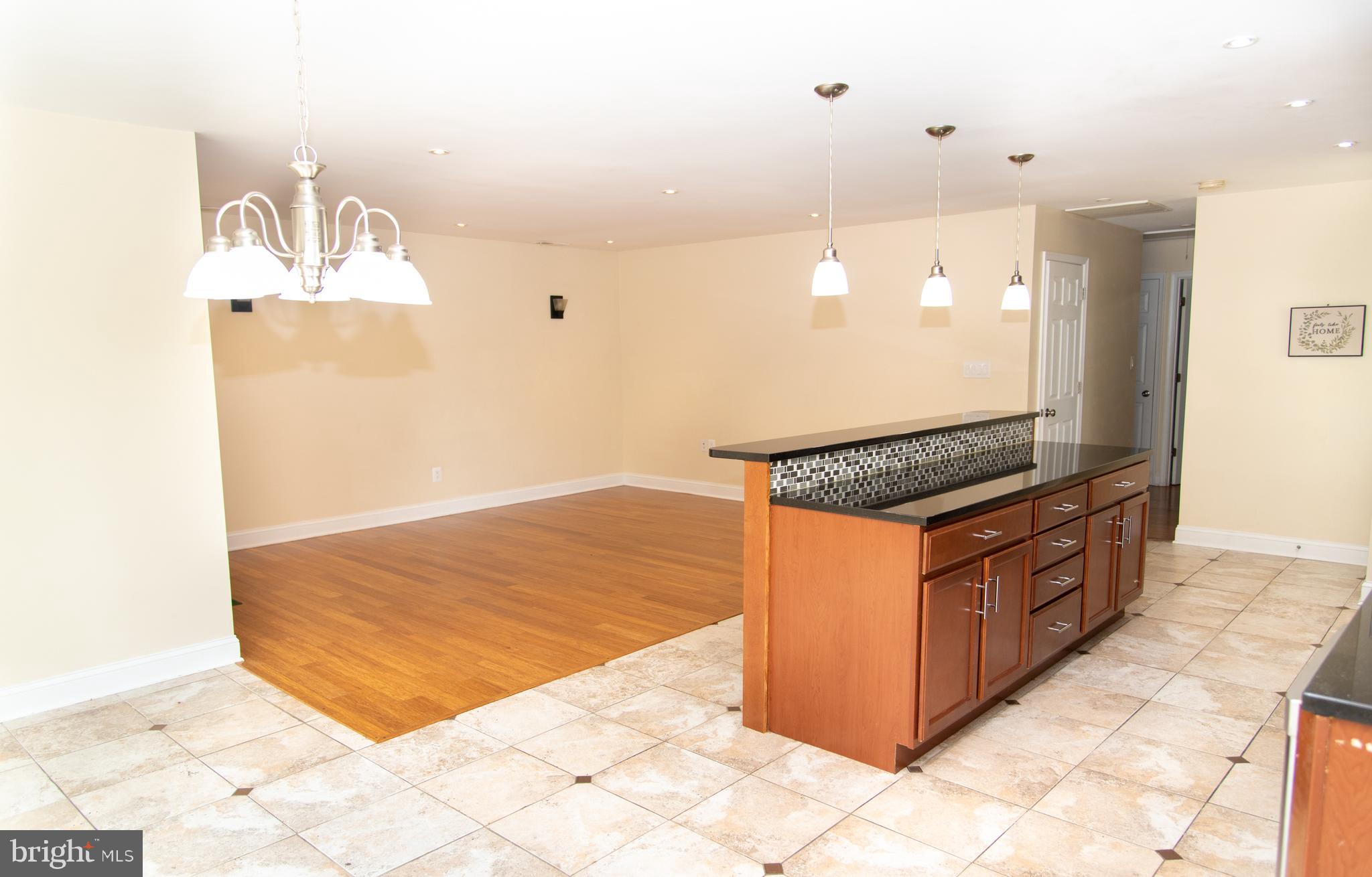 CAROLE HIGHLANDS - Residential