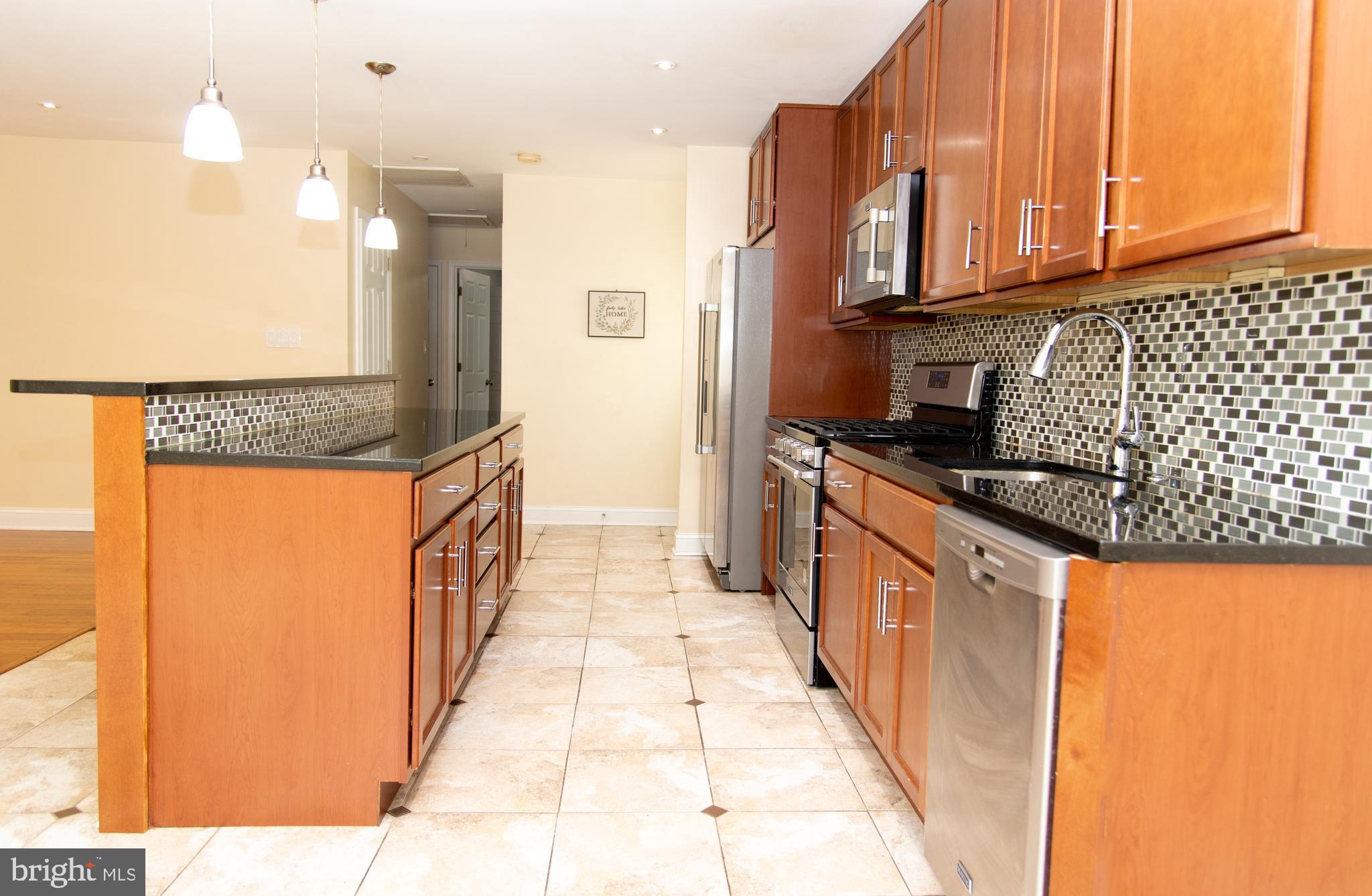 CAROLE HIGHLANDS - Residential