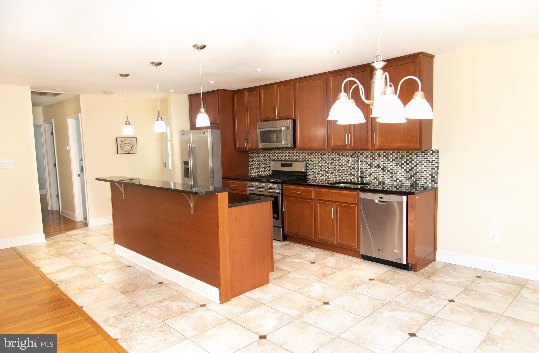 CAROLE HIGHLANDS - Residential