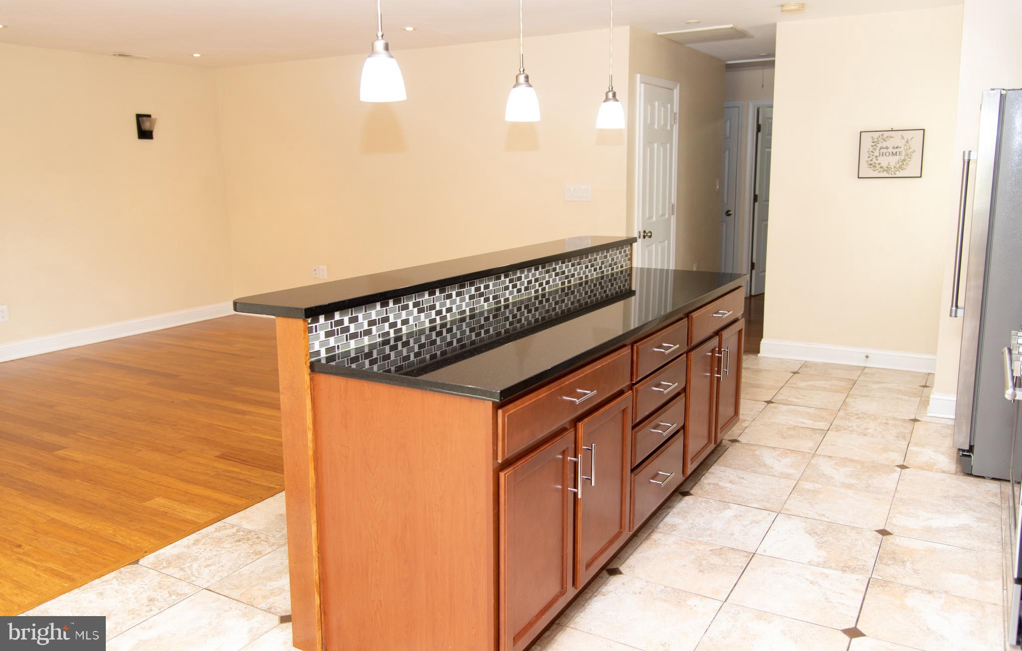 CAROLE HIGHLANDS - Residential