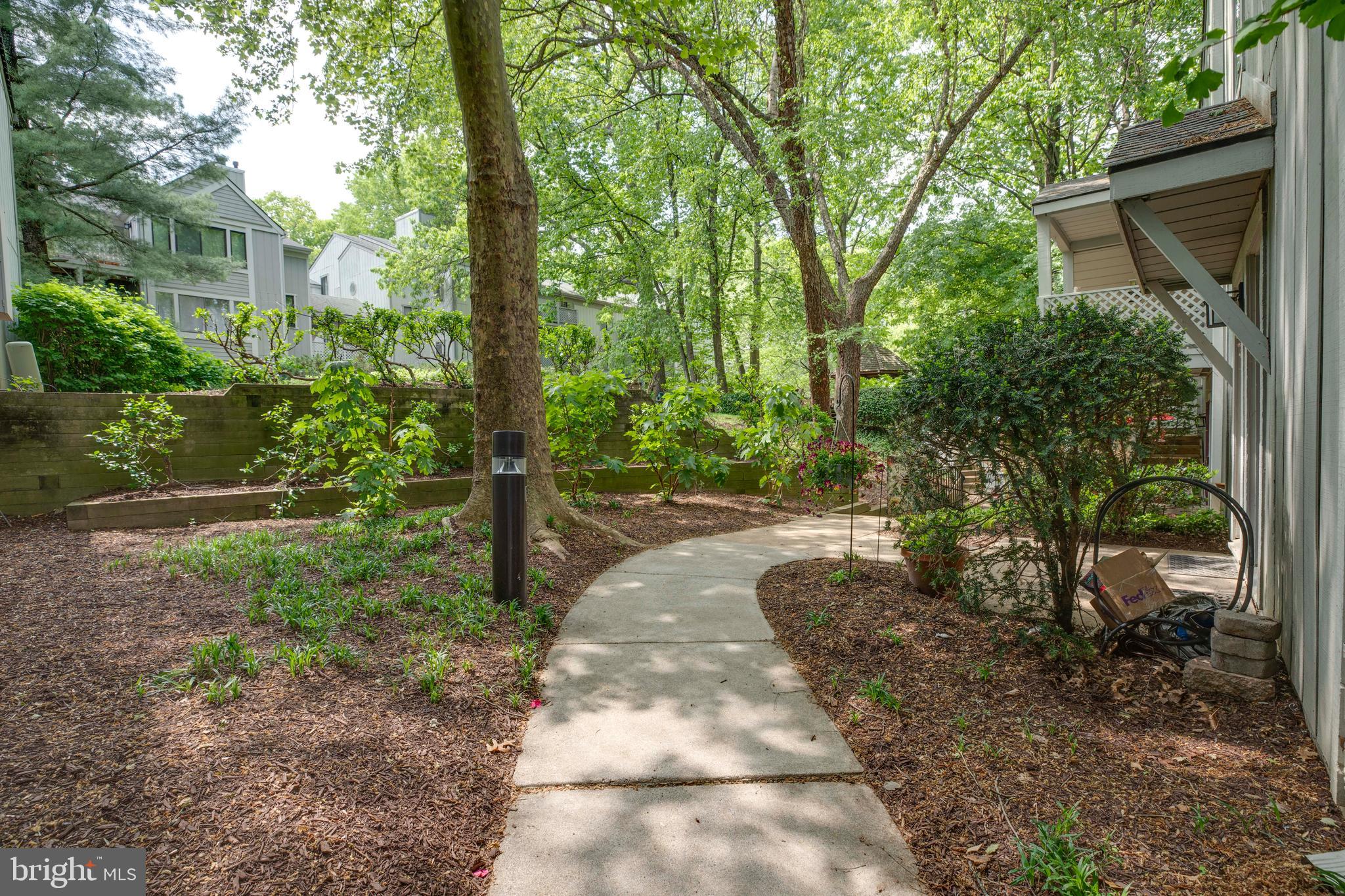 HUNTERS CROSSING - Residential