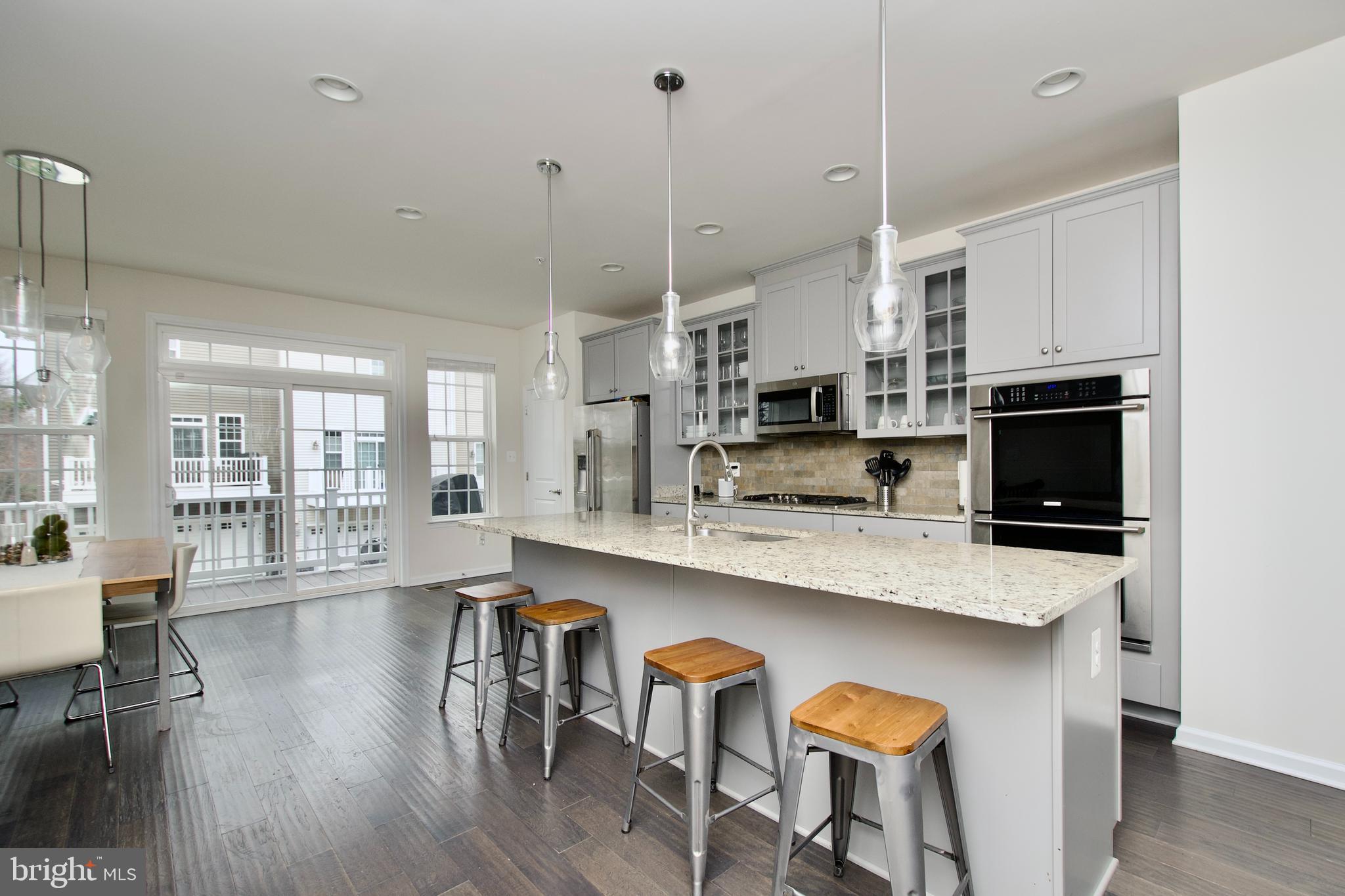 METRO POINTE - Residential