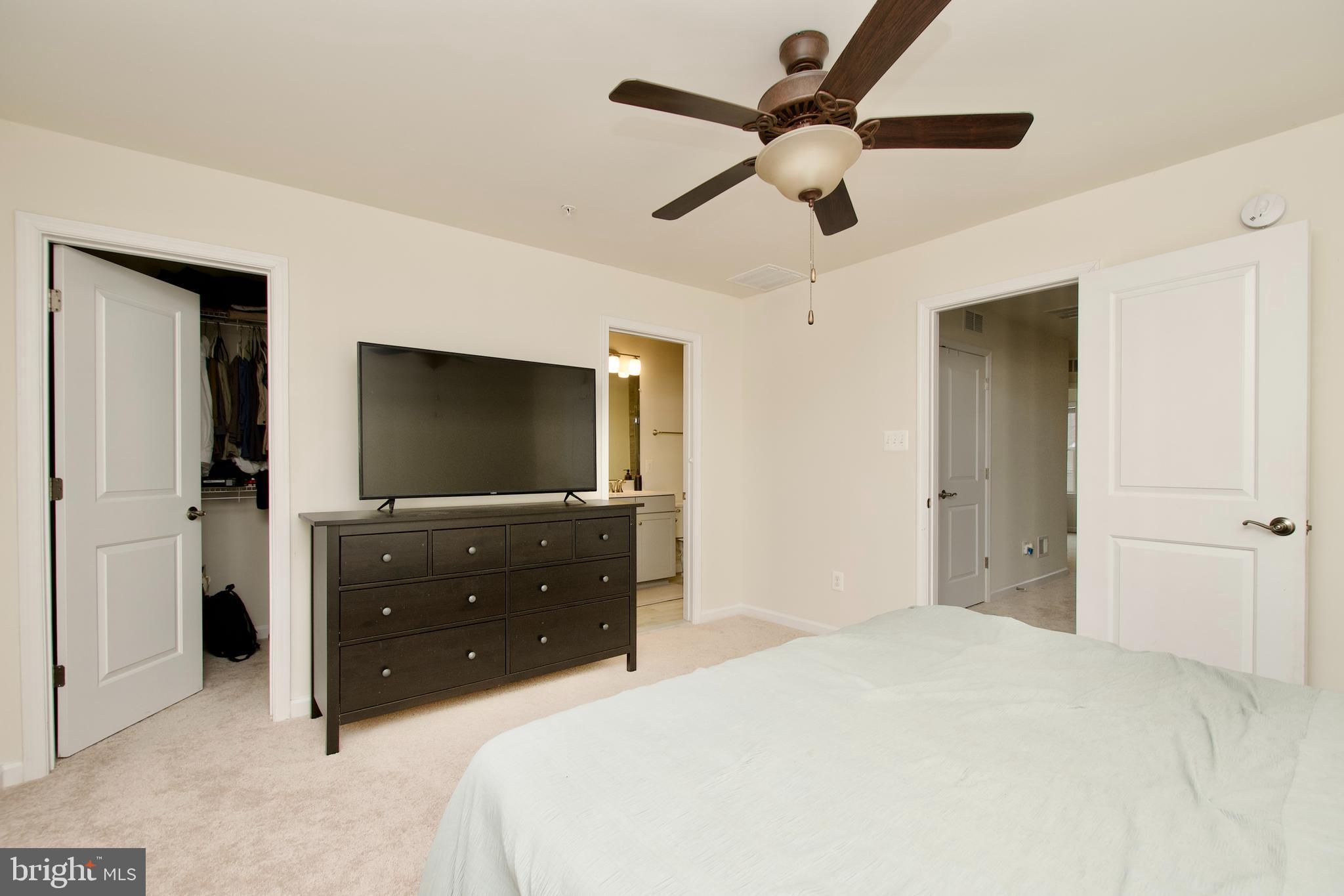 METRO POINTE - Residential