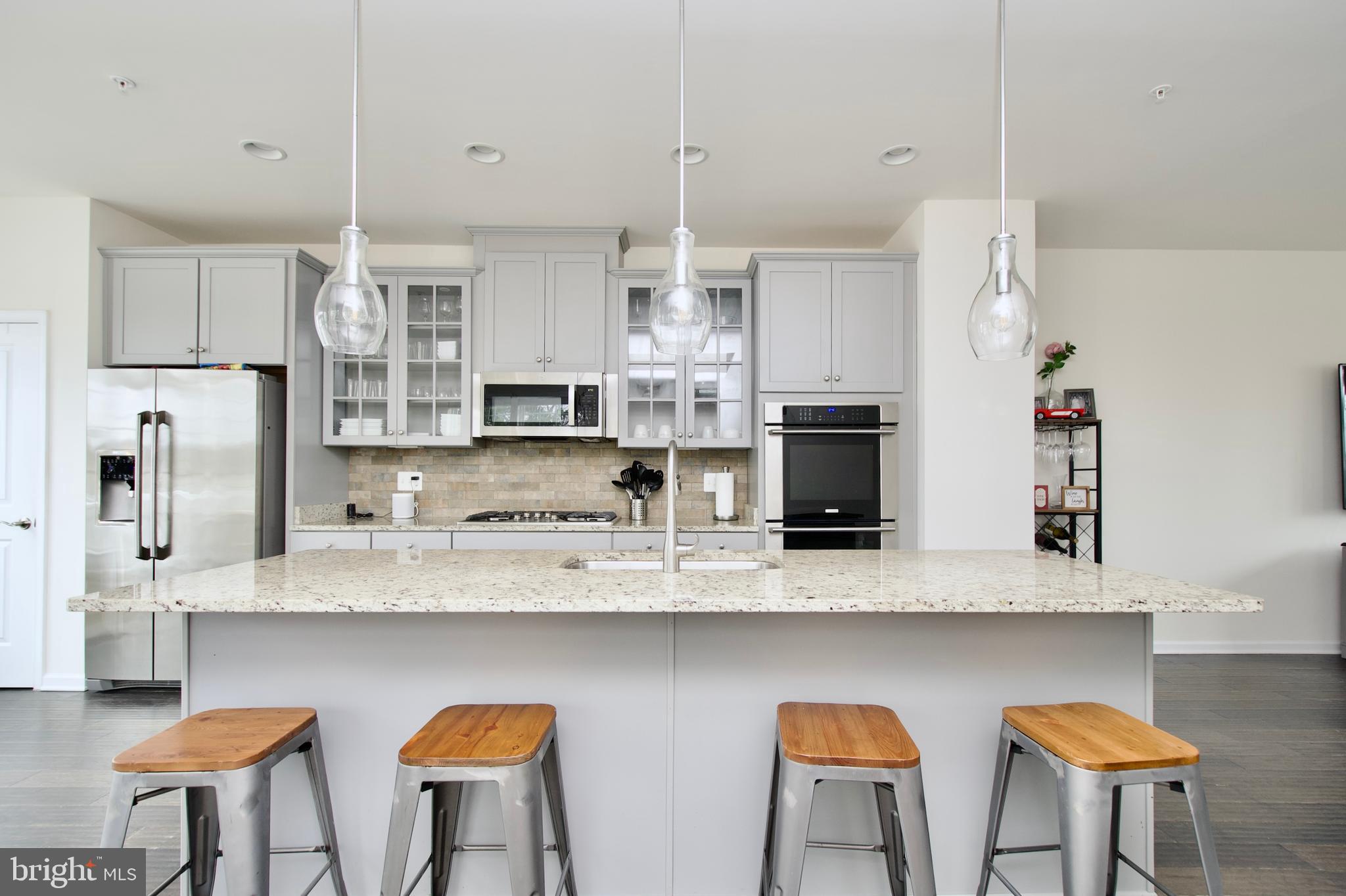 METRO POINTE - Residential