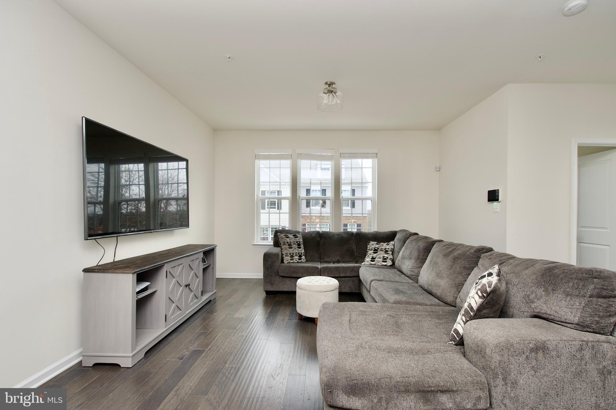 METRO POINTE - Residential