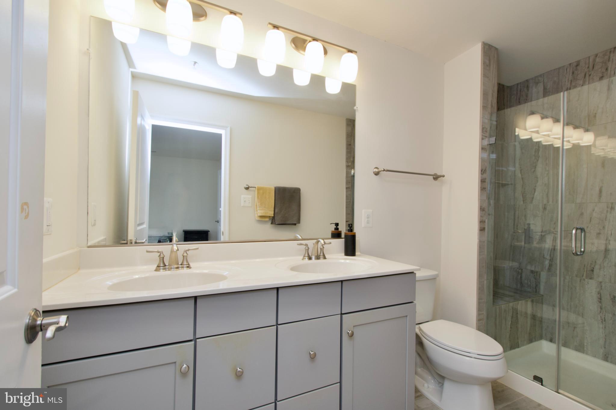 METRO POINTE - Residential