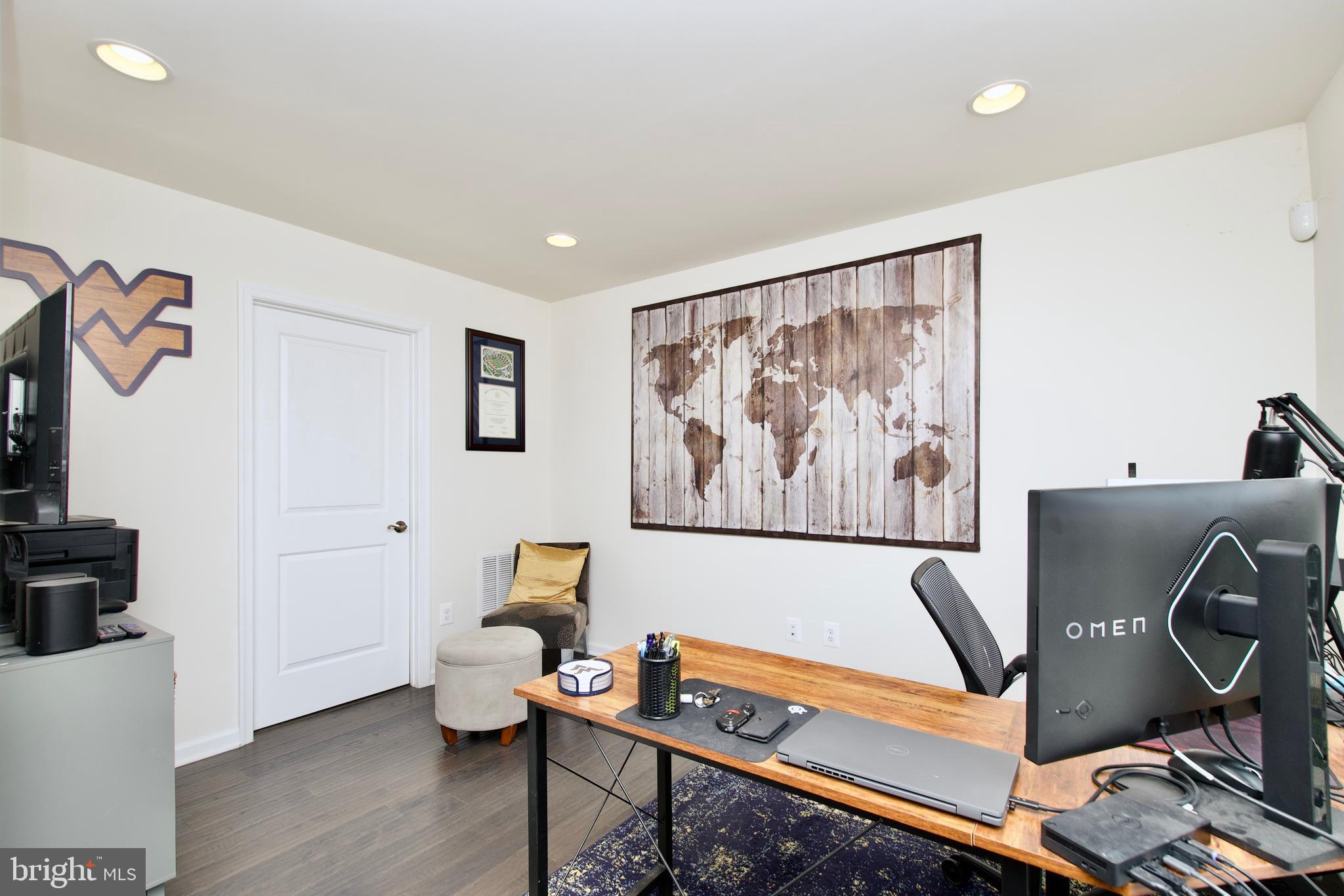 METRO POINTE - Residential