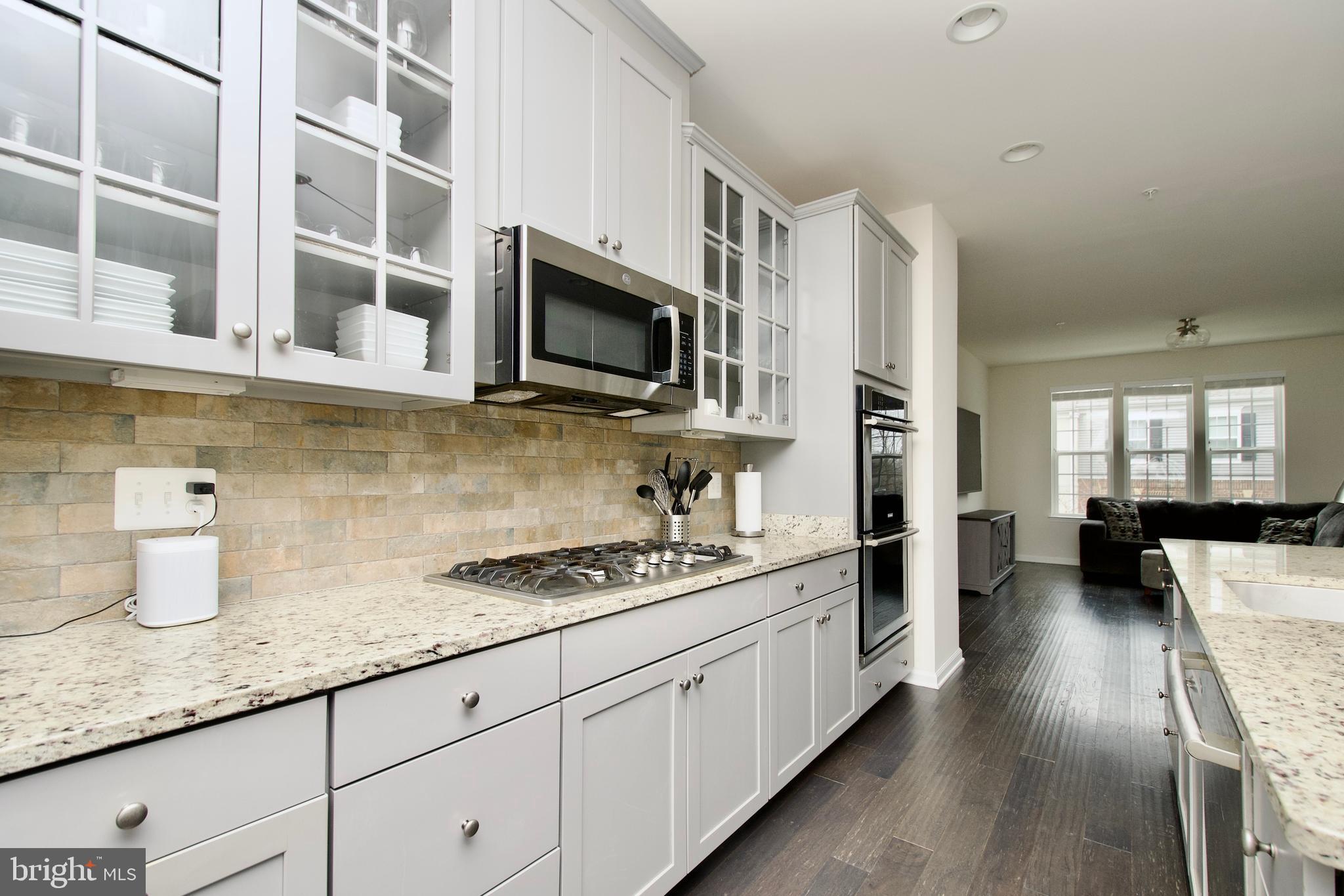 METRO POINTE - Residential